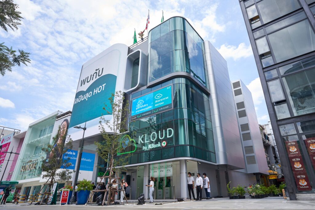 นั่งทำงาน