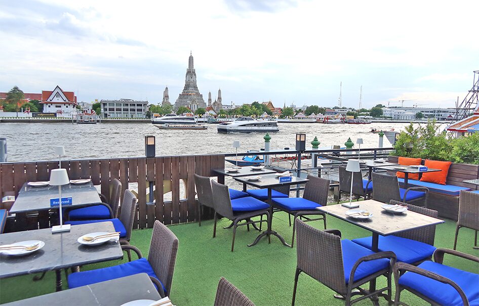 ริมแม่น้ำ