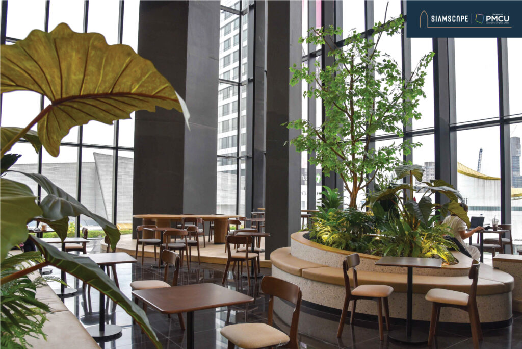 นั่งทำงาน